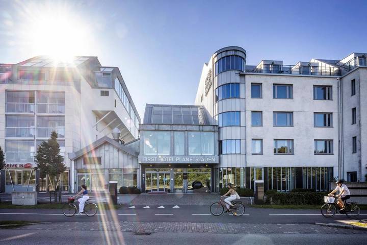 Hotell för 4 Personer, med bubbelpool samt trädgård och bastu i Lund