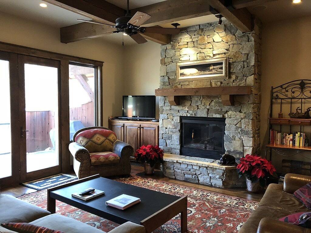 Ganze Wohnung, Downtown Bigfork, 1 Schlafzimmer Luxus-Eigentumswohnung in Bigfork, Flathead Nationalwald