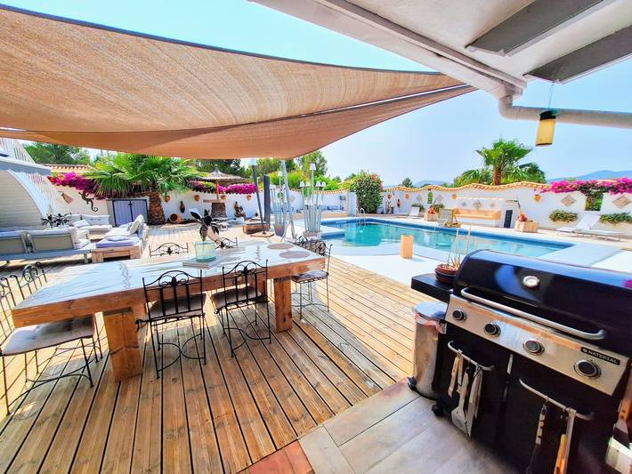 Holiday Home 'Villa Nigella - Montgó Area' with Shared Pool, Wi-Fi & Air Conditioning in Jávea, Costa Blanca