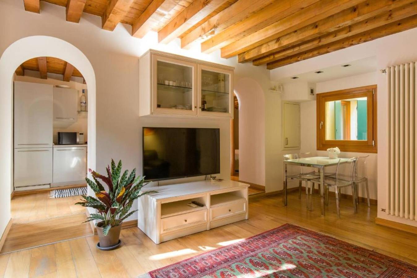 Apartamento inteiro, Apartamento 'Sant' Eufemia Verona' com varanda, Wi-Fi e ar condicionado in Centro Storico di Verona, Verona