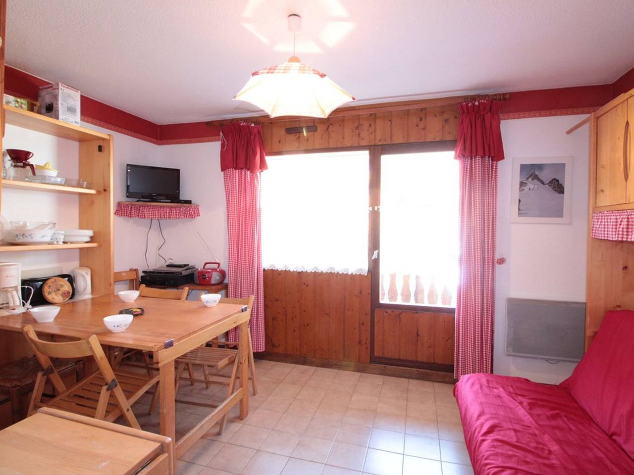 Ganzes Studio, Studio zentral in Skiort für 4 Pers., nah an Pisten und Geschäften in Les Carroz, Arâches-la-Frasse