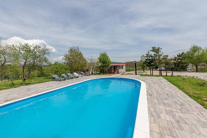 Ferienhaus für 4 Personen, mit Garten und Pool sowie Ausblick