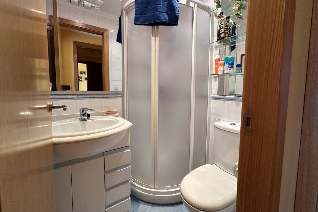 Apartamento vacacional entero, 2 Bed Apt Sleeps 4 - Two Tvs - Free Parking in Portonovo, Sanxenxo