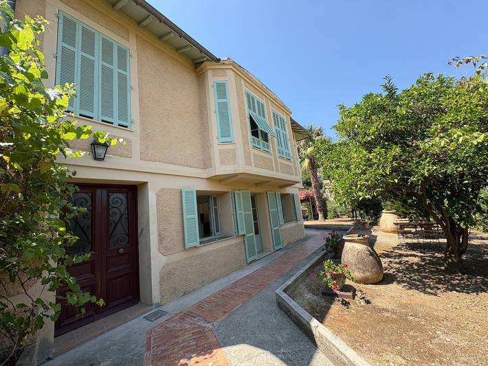 Maison de vacances pour 7 personnes, avec Terrasse ainsi que Jardin et Piscine à Beausoleil