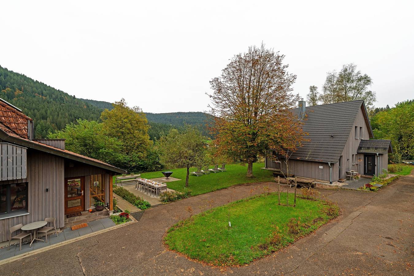 'Lug Ins Tal - 2 Häuser' met uitzicht op de bergen, eigen terras en Wi-Fi in Baiersbronn, Noordelijk Zwarte Woud
