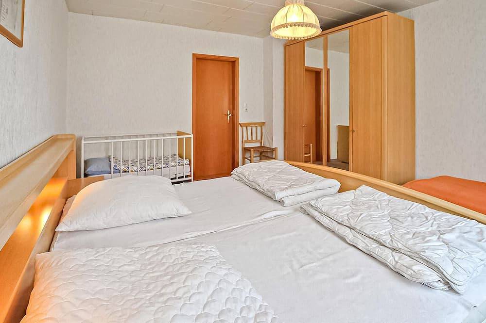 3 bedroom awesome home in Lüßvitz in Ummanz, Ruegen