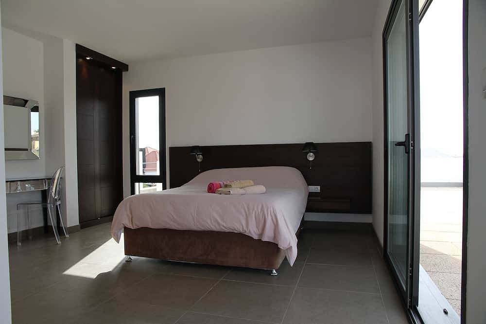 Villa de lujo con gran piscina privada climatizada y vistas al mar y a la montaña in Villaverde, La Oliva