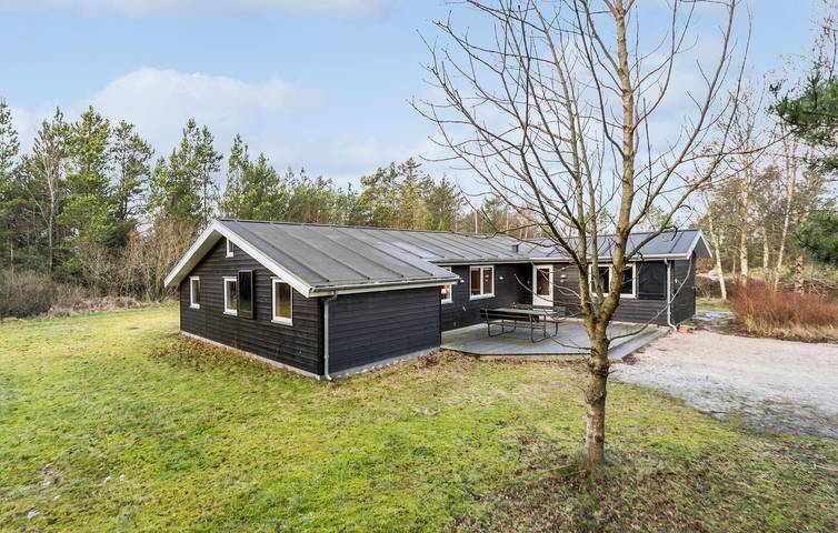 Ferienhaus für 12 Personen, mit Terrasse und Garten in Bratten - 2