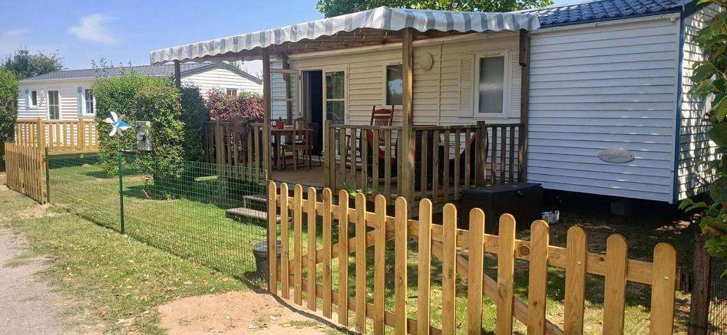 Camping pour 5 personnes, avec Terrasse et Jardin ainsi que Piscine et Vue