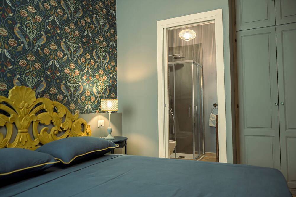 Ganze Wohnung, Elegance and comfort in the country's most central historic building in Trevignano Romano, Braccianosee