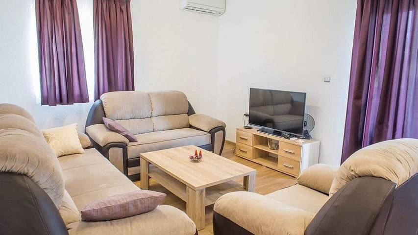 Ferienhaus für 21 Personen, mit Pool und Terrasse in Podstrana - 2