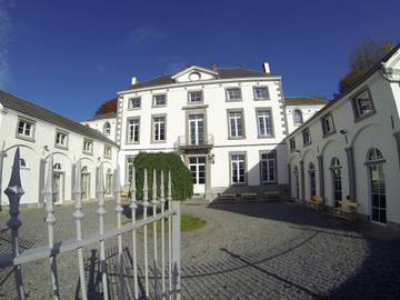 Villa für 60 Personen, mit Pool und Garten sowie Sauna, kinderfreundlich in Belgien