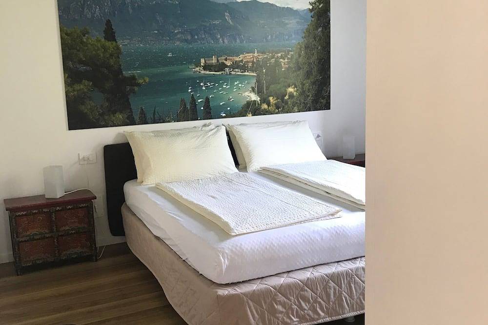 Ganze Wohnung, Der Dachboden der Villa Ca 'Bianca 16 in Torri del Benaco, Gardasee-Berge