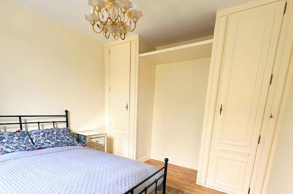 2 Bedroom Home: Stay 15min train ride from Paris with Wifi in Sarcelles, Val-d'Oise
