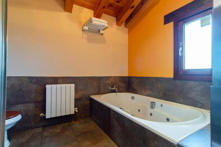 Casa de vacaciones para 10 personas, con terraza además de vistas y jardín, Se admiten mascotas en Provincia de Segovia - 2