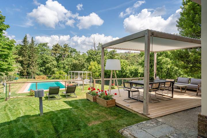 Location de vacances pour 4 personnes, avec piscine et jardin à Montecarlo (Toscane)