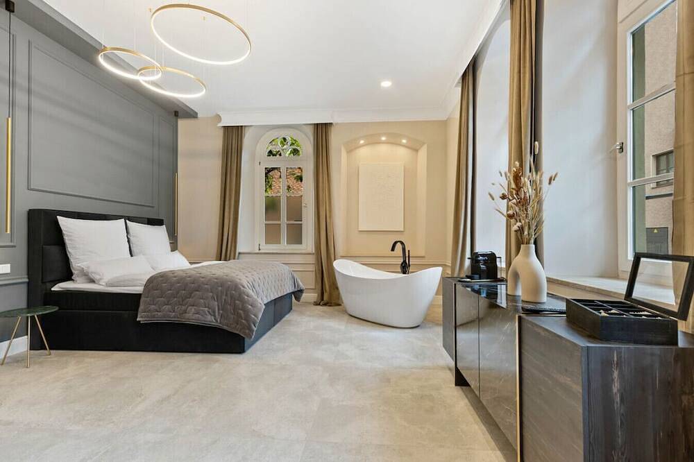 Ganze Wohnung, New | Luxus Suite | Center | Netflix | Boxspring in Augsburg-Innenstadt, Augsburg