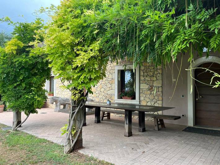 Location de vacances pour 7 personnes, avec vue et terrasse ainsi que piscine et jardin à Colognola ai Colli - 3