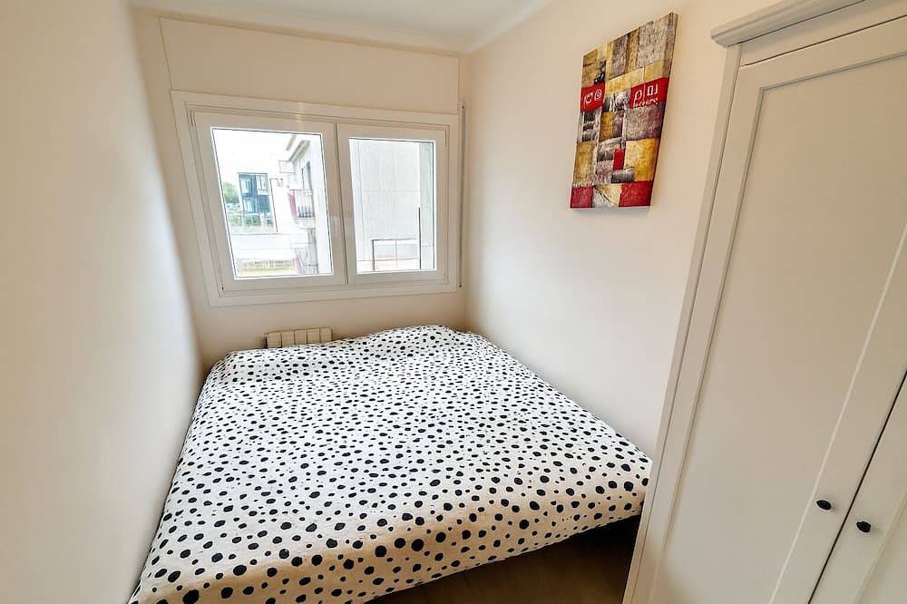 Entire apartment, Charming three bedroom apartment, a few steps from the sea! in Sant Adrià de Besòs, Barcelonès