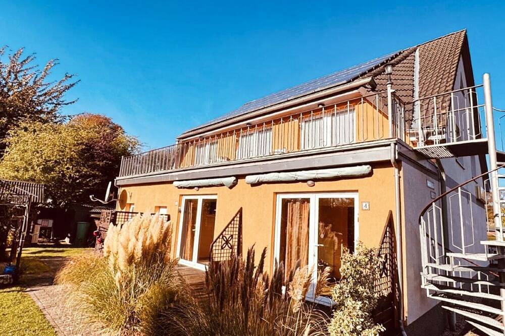 Ganze Wohnung, Gemütliche Ferienwohnung in Wassernähe - Ferienhaus Stark Apartment 01 in Ralswiek, Bergen auf Rügen und Umgebung