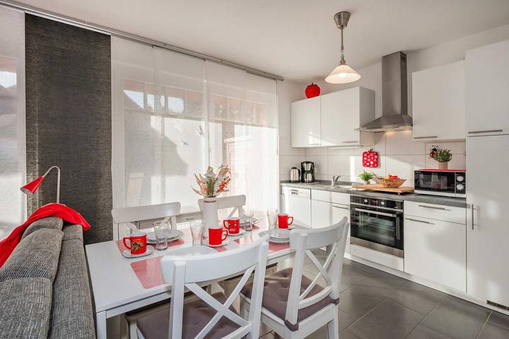 Ganze Wohnung, Gemütliche Ferienwohnung mit Terrasse – nur 950 m zum Strand in Koserow, Bernsteinbäder