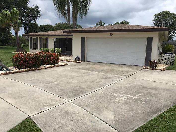 Vacation rental for 9 people, with yard and pool, with pets in North Fort Myers