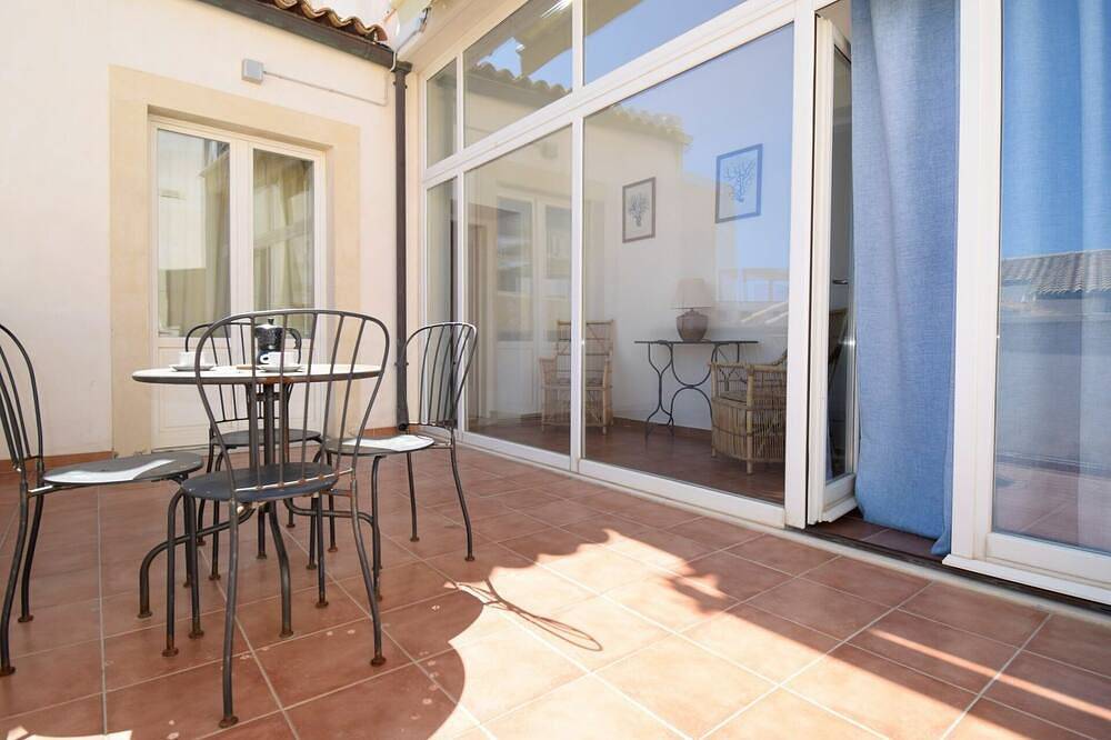 Apartamento entero, Bonito apartamento para 4 personas con A/C, Wifi, Tv, terraza, mascotas permitida y aparcamiento in Siracusa, Provincia de Siracusa