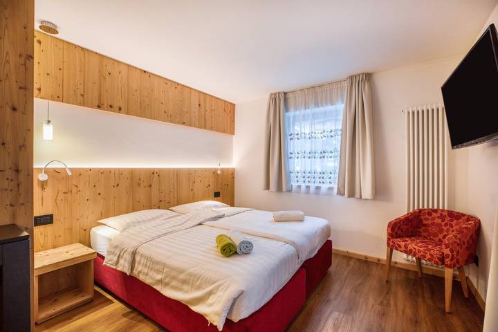 Chalet "Osmar Suite 1" with Mountain View, Balcony & Wi-Fi in Campitello di Fassa, Dolomiti Superski