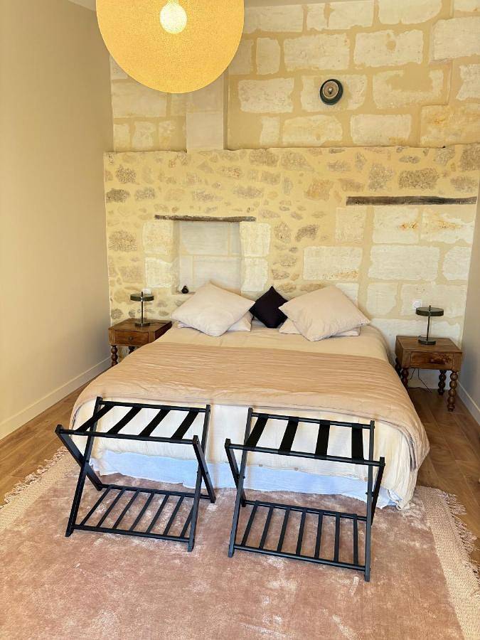 Location de vacances pour 2 personnes, avec jardin et piscine ainsi que vue et terrasse à Vérac - 3
