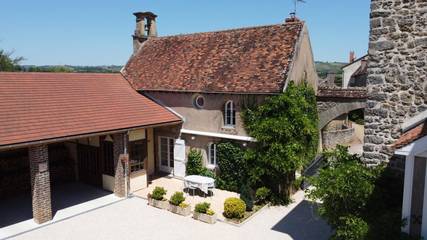 Gîte pour 4 personnes, avec jardin ainsi que piscine et terrasse dans Perreuil