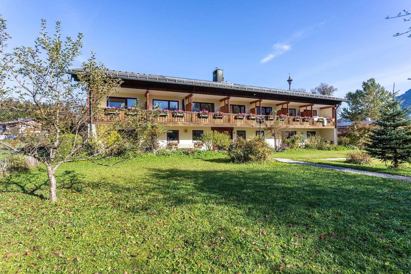Hel lejlighed, Apartment "Apartment - Erdgeschoss" with Mountain View, Private Terrace & Wi-Fi in Schönau ved Koenigssee, Berchtesgaden Alperne