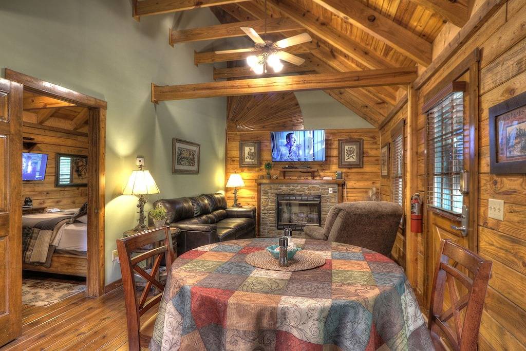 Gemütliche Hütte nur wenige Minuten von Pigeon Forge! in Sevierville, Sevier County