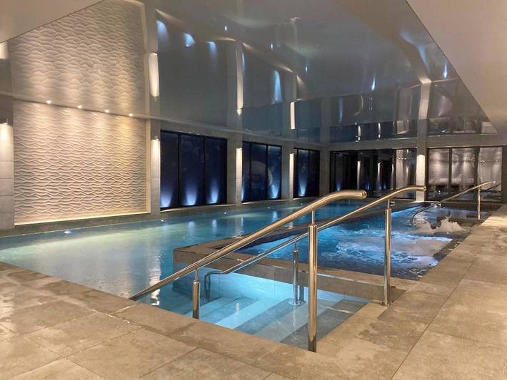 Hôtel pour 2 personnes, avec piscine et sauna ainsi que jacuzzi et jardin