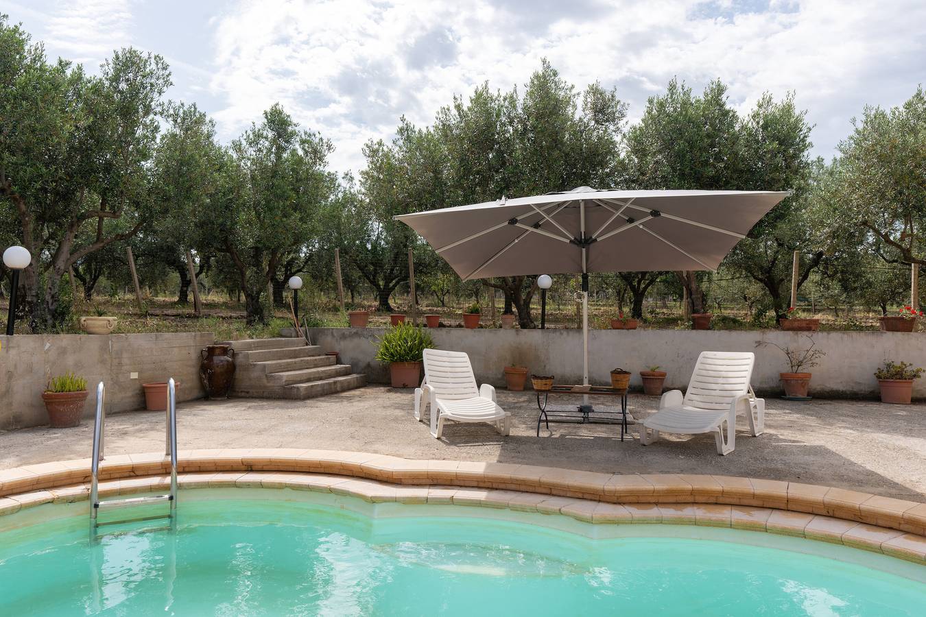 Villa Rosa con vista mare, piscina, giardino e Wi-Fi in Partinico, Provincia di Palermo