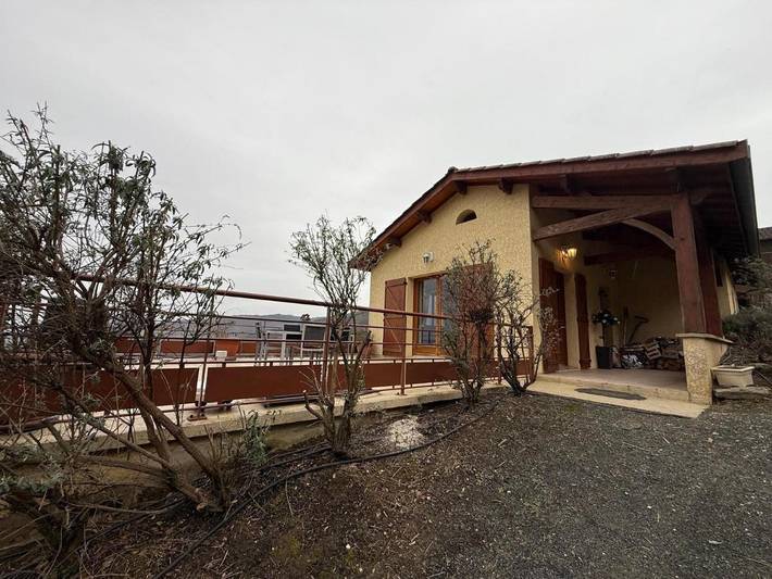 Location de vacances pour 5 personnes, avec Balcon ainsi que Terrasse et Vue à Courzieu