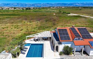 Ferienhaus für 8 Personen, mit Terrasse und Garten sowie Pool in Vrsi