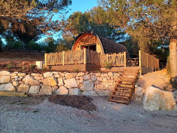 Location de vacances pour 2 personnes, avec piscine ainsi que vue et jardin à Jouques - 2
