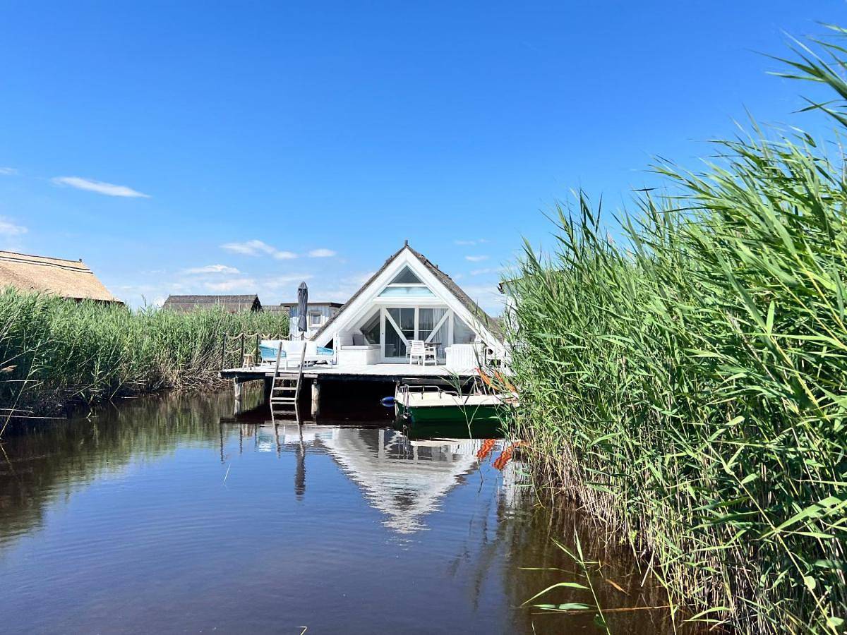 Seehütte Neusiedlersee "Strandhaus" inklusive Elektroboot in Rust (Burgenland), Leithaberg