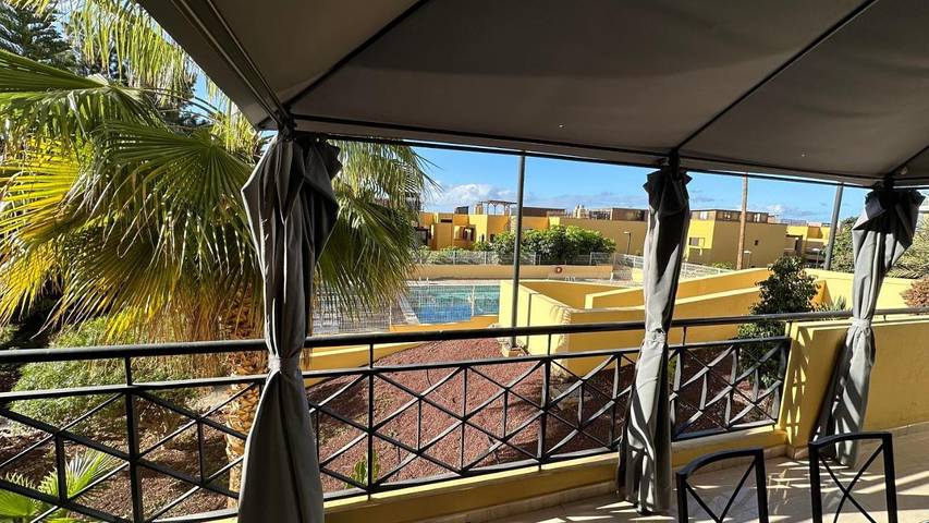 Gîte pour 4 personnes, avec terrasse et piscine dans Cho