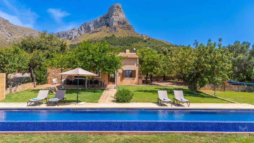 Villa für 4 Personen, mit Terrasse und Garten sowie Pool und Ausblick in Artà