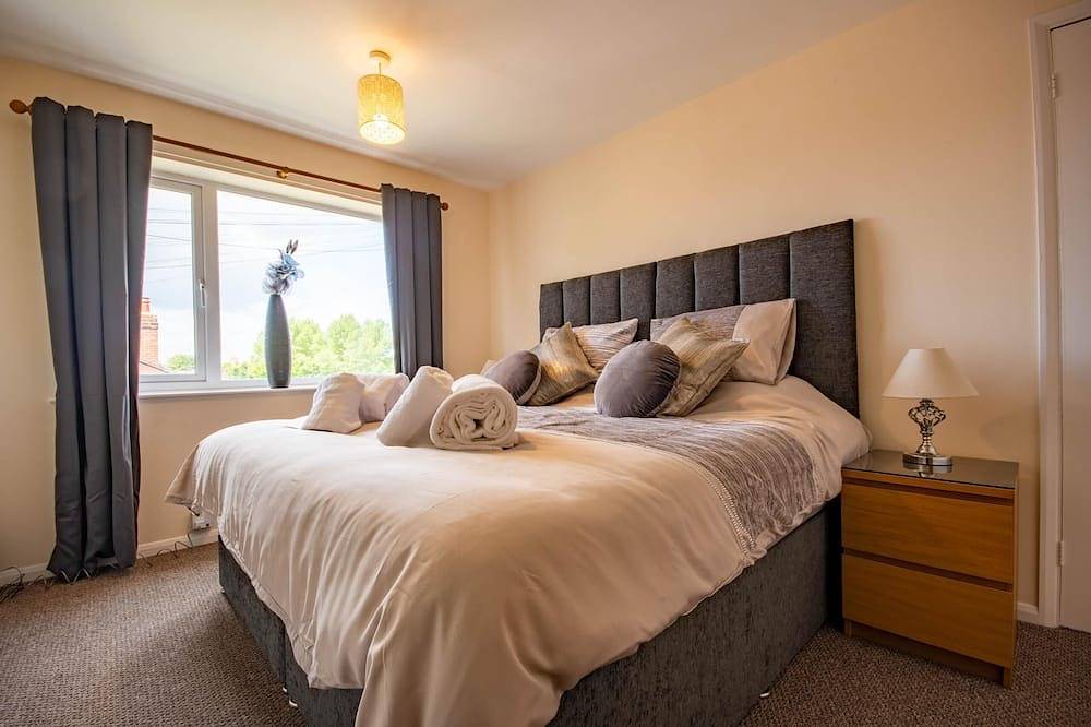 Cheerful 3-bed house in Worcester City Centre in Worcester, Worcestershire