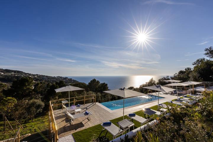 Casa vacanza per 12 persone, con Idromassaggio e Terrazza nonché Giardino e Panorama a Anacapri