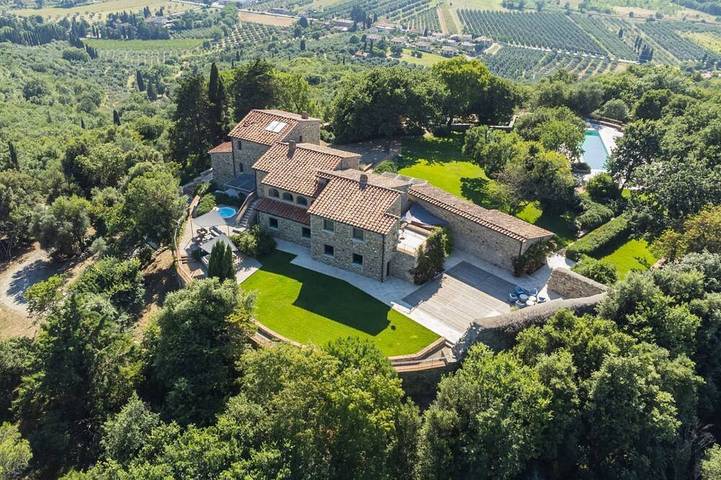 Villa per 14 persone, con terrazza e idromassaggio nonché giardino in Suvereto