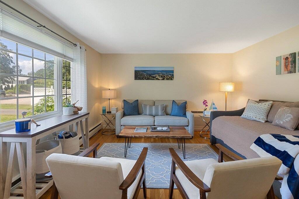 Charming, Newport Cottage Near the Beaches - Sleeps 6 in Middletown, Newport County