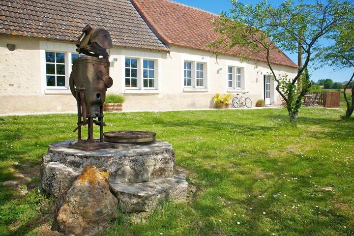 Location de vacances pour 4 personnes, avec jardin ainsi que piscine et vue, adapté aux familles à Bridoré - 2
