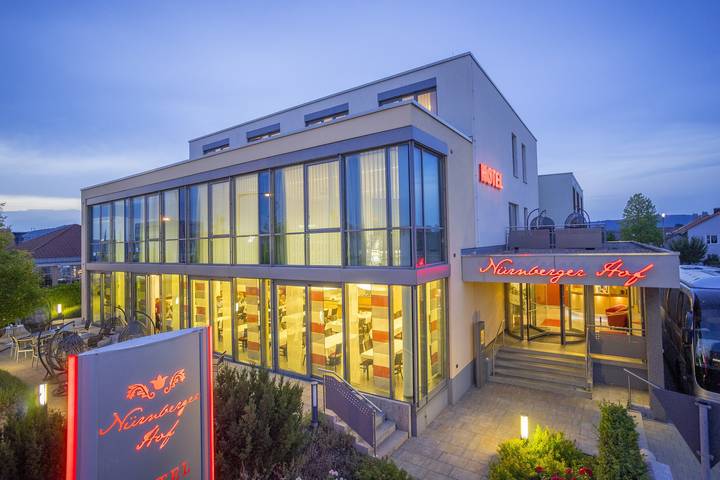 Hotel, mit Balkon/Terrasse und Terrasse
