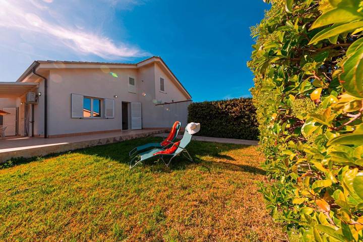 Villa per 6 persone, con giardino e panorama in Campofelice di Roccella