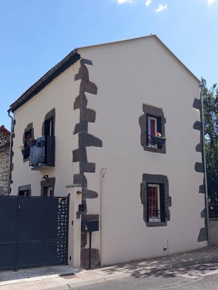 Gîte pour 4 personnes, avec vue ainsi que jardin et terrasse à Saint-Nectaire - 2