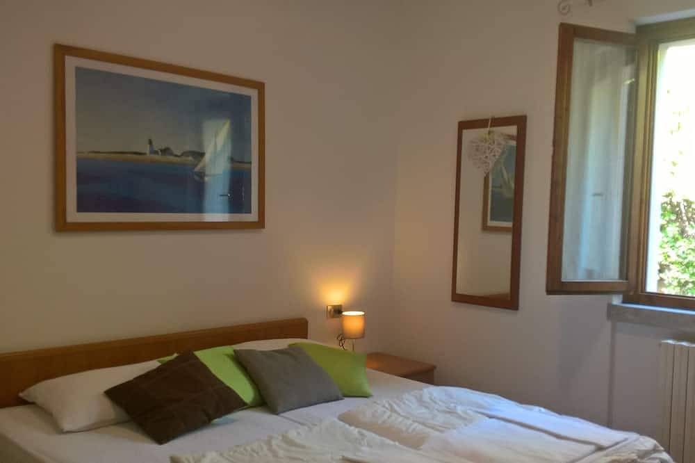 Geheel appartement, Casa Maffei Plus apartment 2, 1st floor, balcony, wonderful lake view, parking in Oldesio, Tignale