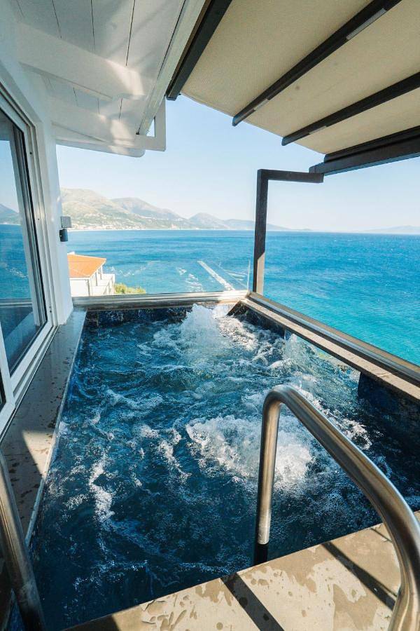 Hôtel pour 3 personnes, avec piscine et terrasse